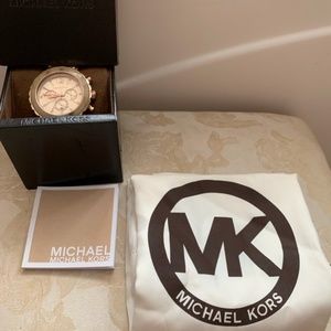 MK-5791 Michael Kors Serial Number 112800